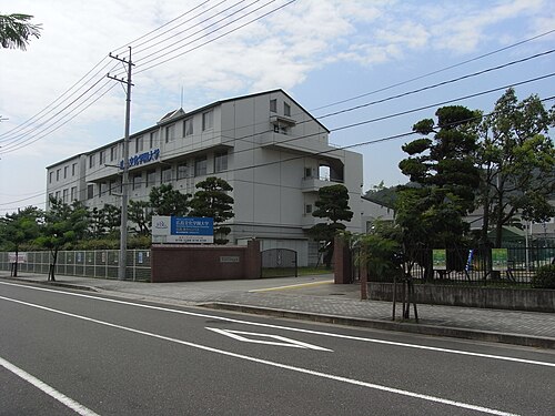 広島文化学園大学は“誰でも入れる”Fラン？就職まで数字で判定した